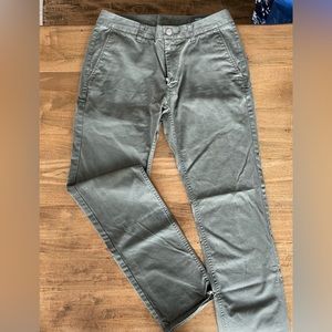 Bonobos slim fit chino in olive green. 31x32